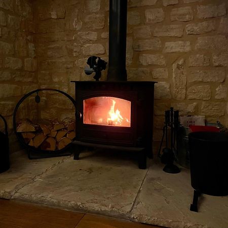 Cosy Cotswold Lodge By Your Home Here - Summer Sale For 3 Plus Nights - Ideal For Families With Log-Burner, Spa, Private Parking And Heated Swimming Pools Ashton Keynes Exteriér fotografie