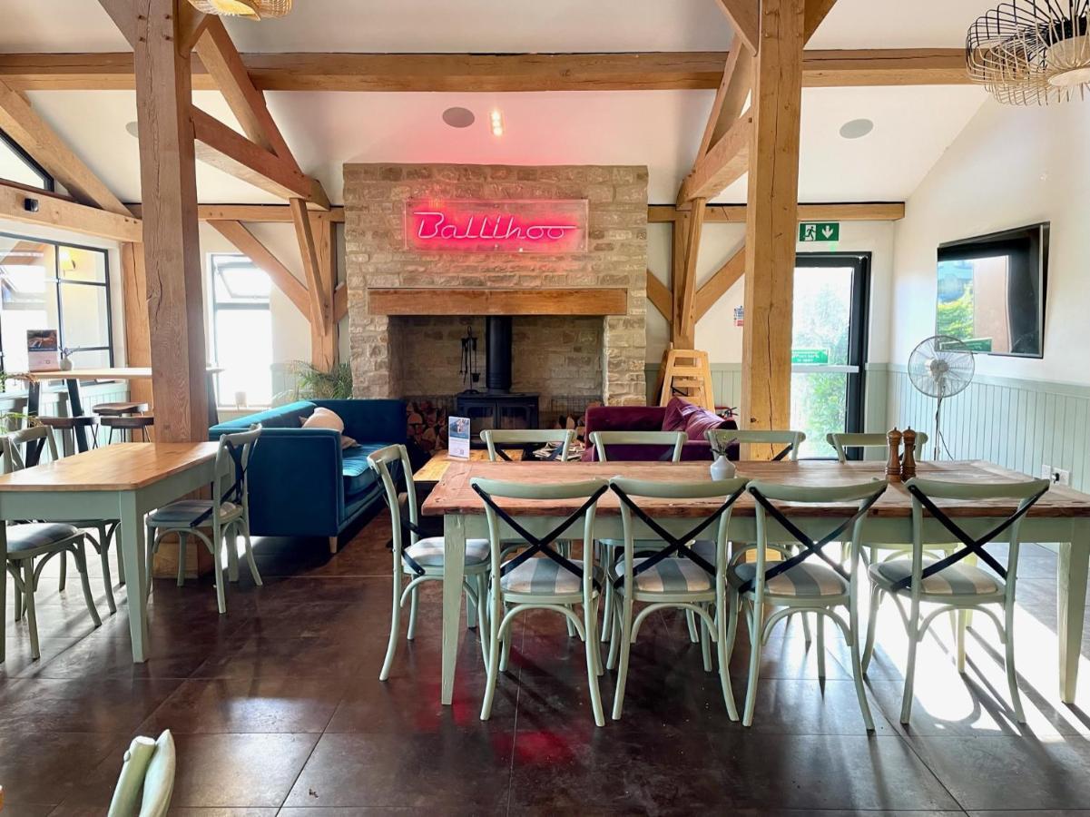 Cosy Cotswold Lodge By Your Home Here - Summer Sale For 3 Plus Nights - Ideal For Families With Log-Burner, Spa, Private Parking And Heated Swimming Pools Ashton Keynes Exteriér fotografie