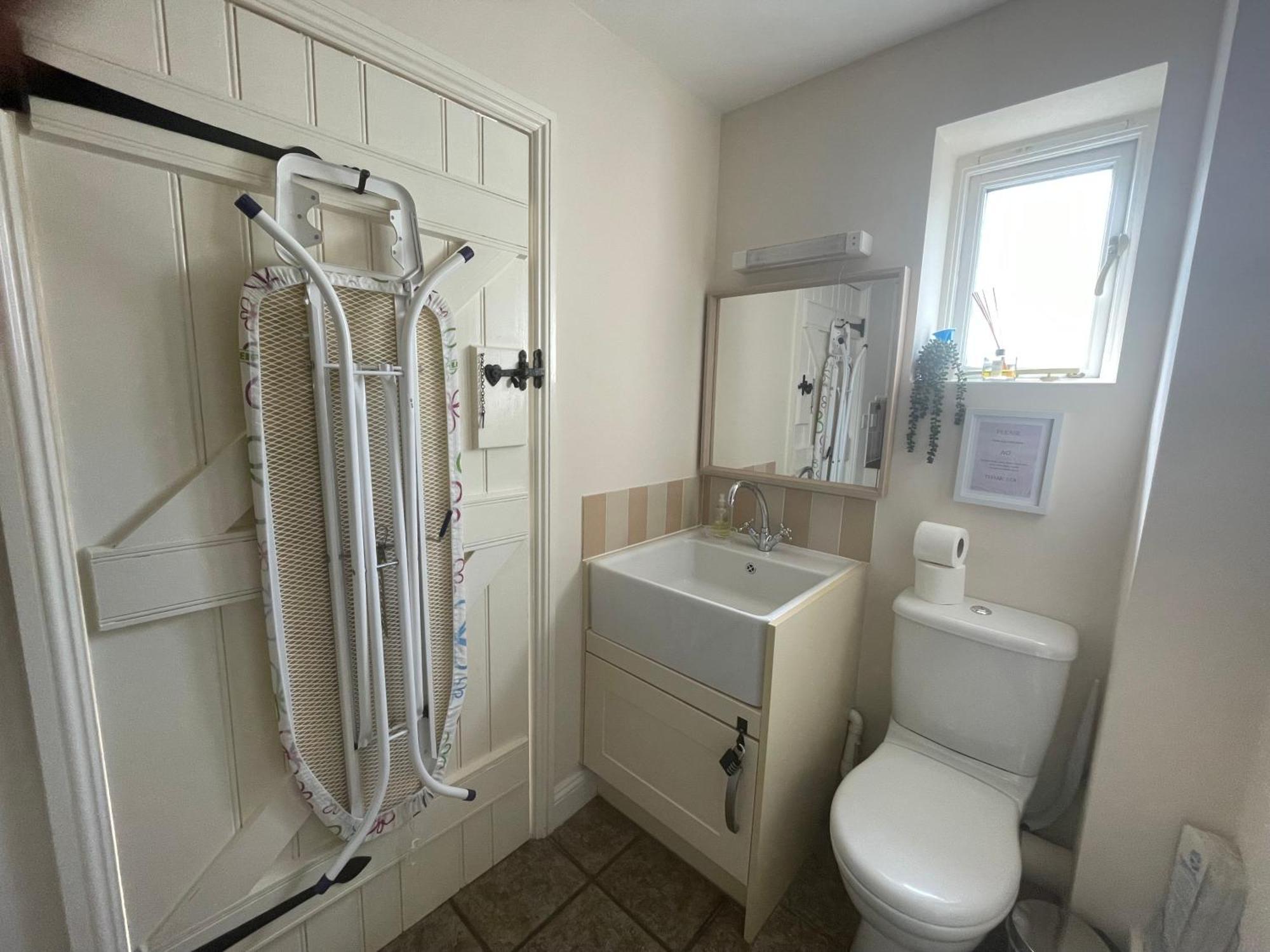Cosy Cotswold Lodge By Your Home Here - Summer Sale For 3 Plus Nights - Ideal For Families With Log-Burner, Spa, Private Parking And Heated Swimming Pools Ashton Keynes Exteriér fotografie