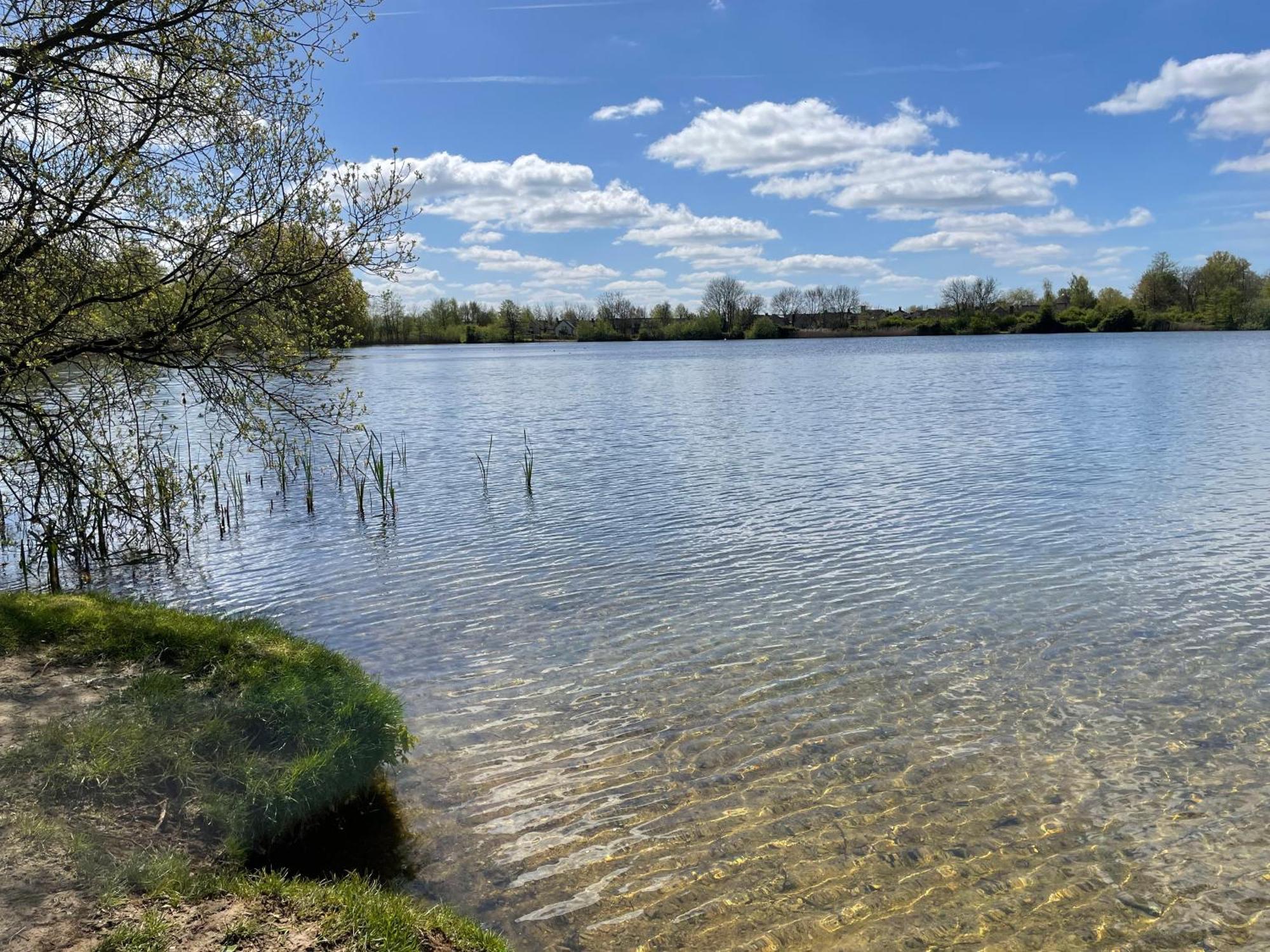 Cosy Cotswold Lodge By Your Home Here - Summer Sale For 3 Plus Nights - Ideal For Families With Log-Burner, Spa, Private Parking And Heated Swimming Pools Ashton Keynes Exteriér fotografie