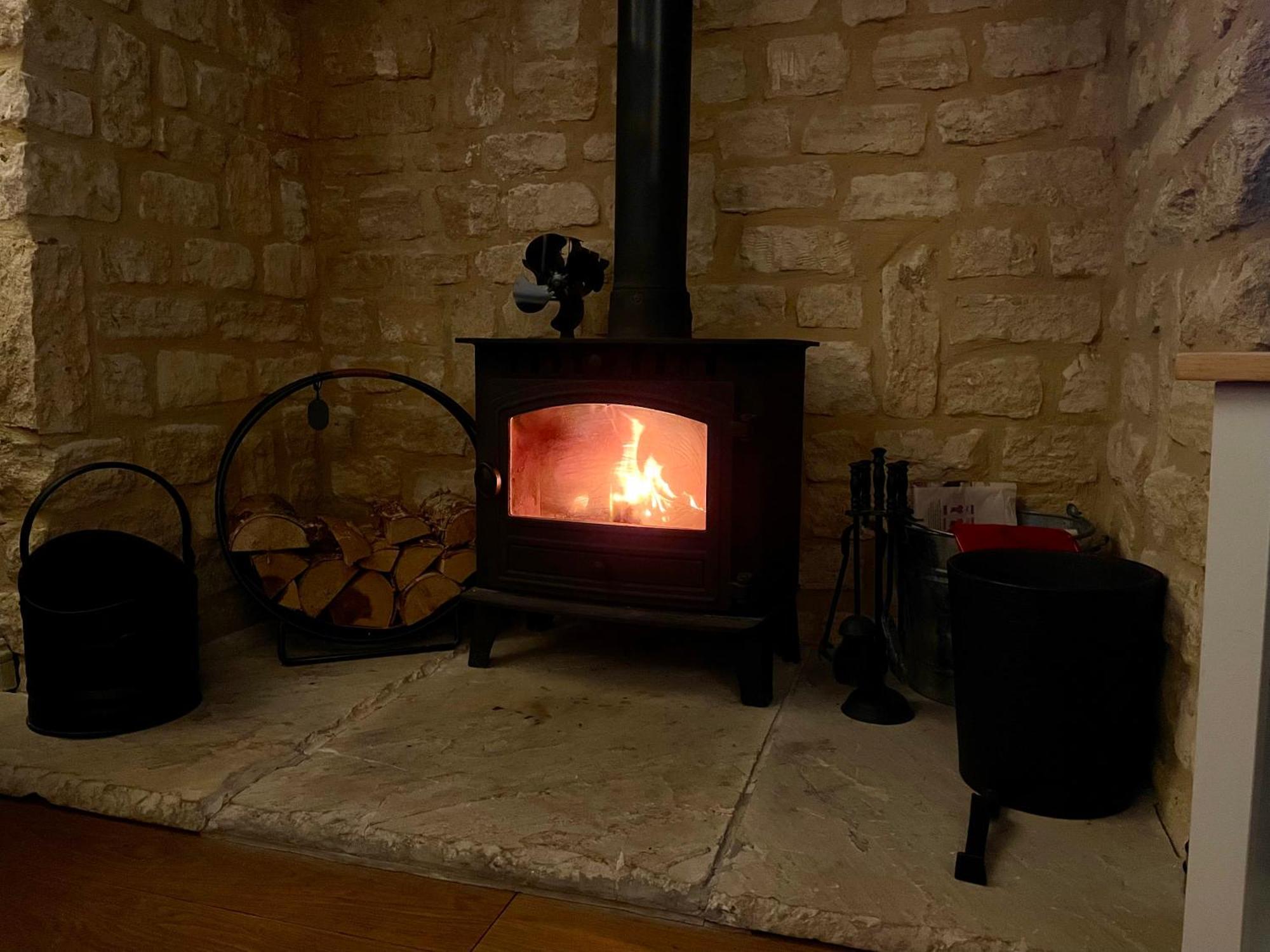 Cosy Cotswold Lodge By Your Home Here - Summer Sale For 3 Plus Nights - Ideal For Families With Log-Burner, Spa, Private Parking And Heated Swimming Pools Ashton Keynes Exteriér fotografie