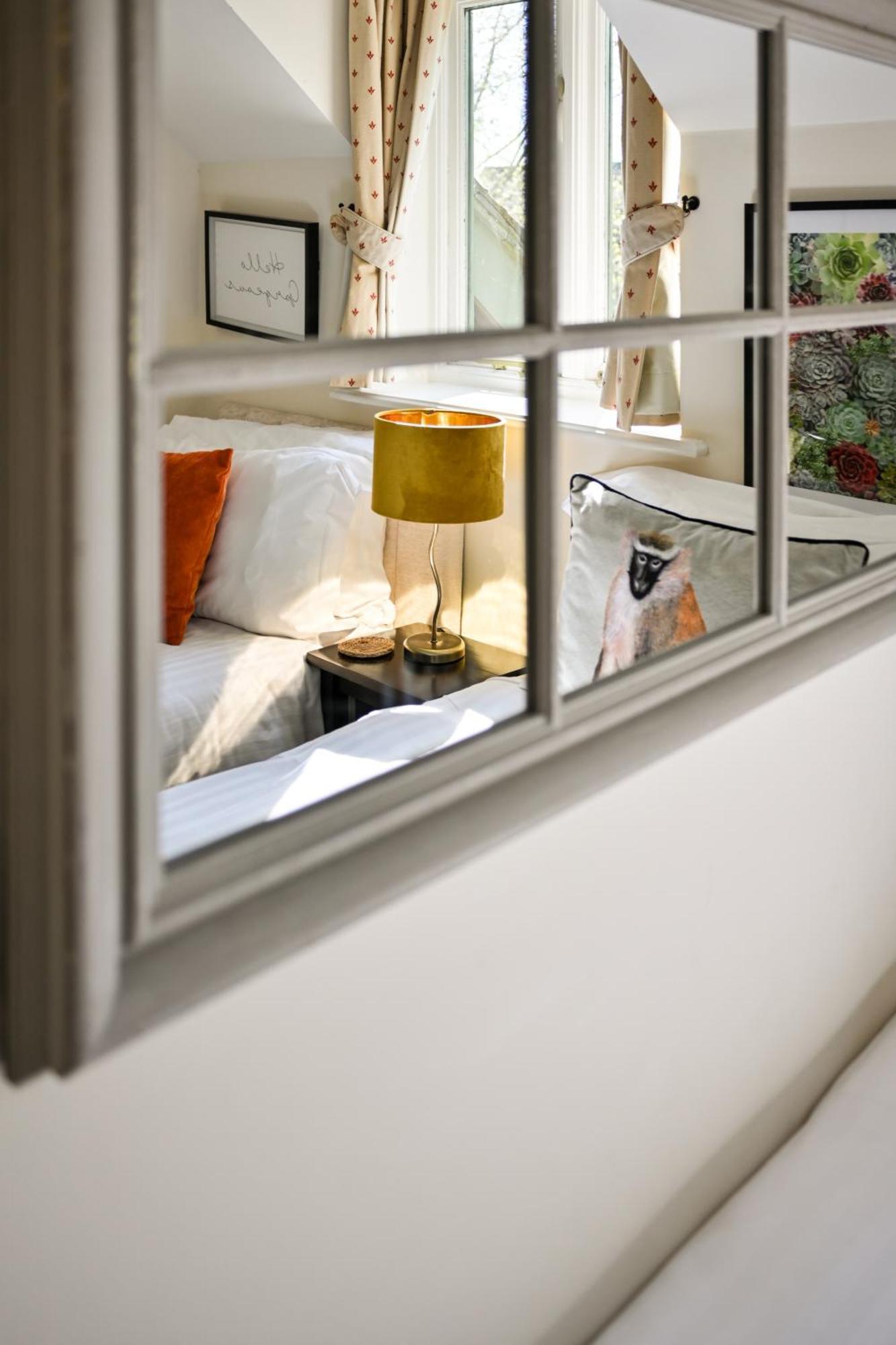 Cosy Cotswold Lodge By Your Home Here - Summer Sale For 3 Plus Nights - Ideal For Families With Log-Burner, Spa, Private Parking And Heated Swimming Pools Ashton Keynes Exteriér fotografie