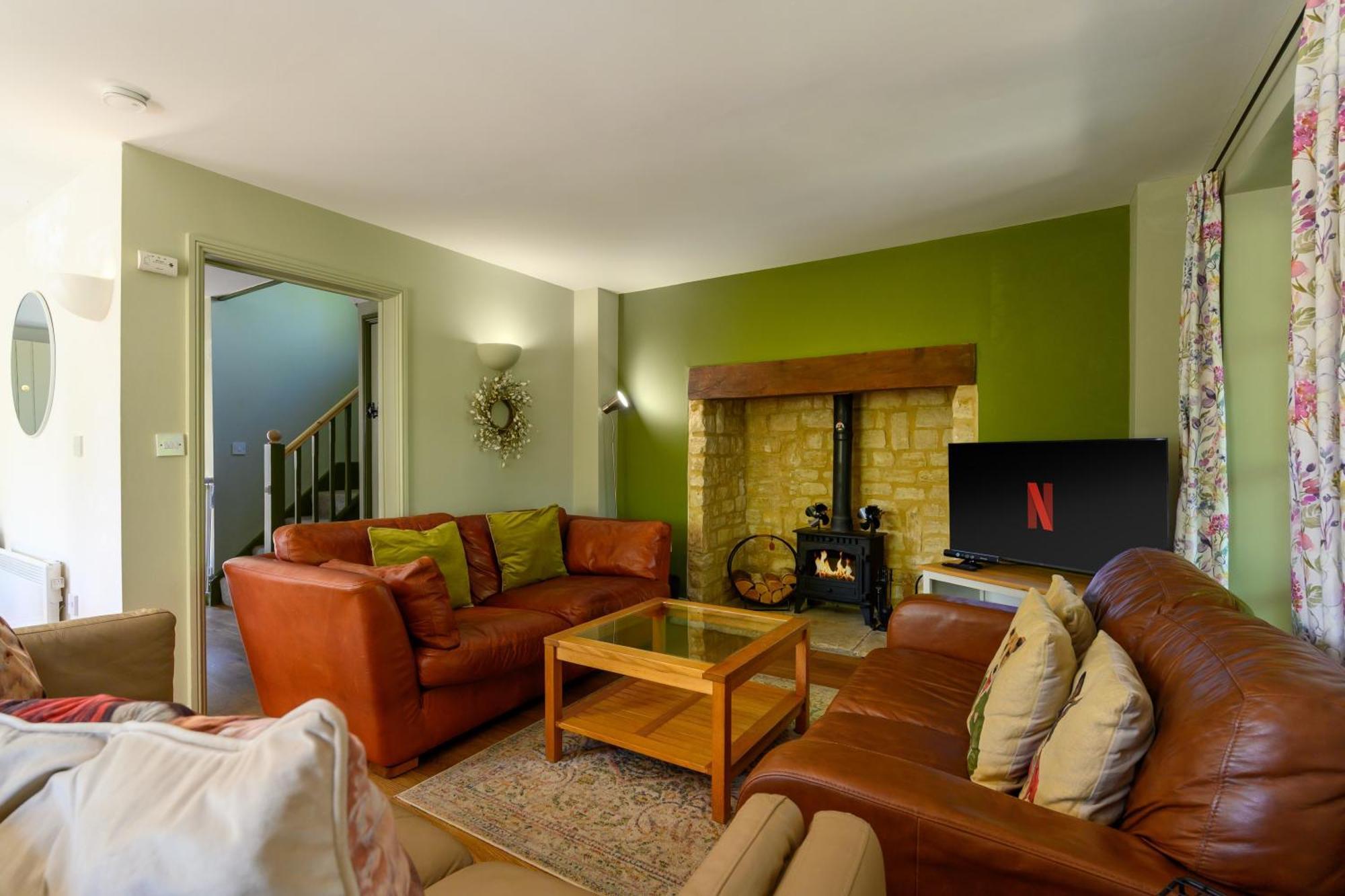 Cosy Cotswold Lodge By Your Home Here - Summer Sale For 3 Plus Nights - Ideal For Families With Log-Burner, Spa, Private Parking And Heated Swimming Pools Ashton Keynes Exteriér fotografie